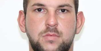 „Kobra„, prins pe strada Principală din Haieu. Era căudat pentru o condamnare pentru abuz de încredere.La 23 de ani, condamnare pentru trafic de minore, dar și pentru pornografie infantilă