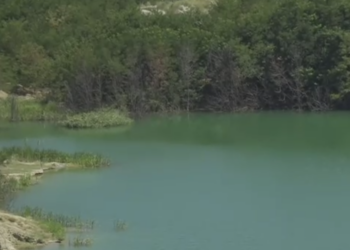 Lacul din fosta carieră de lignit. Cum arată și unde este Laguna albastră de Bihor