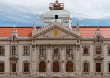 Aici își relocă activitatea CJ Bihor. Imagini spectaculoase după restaurarea uneia dintre clădirile emblematice din Oradea