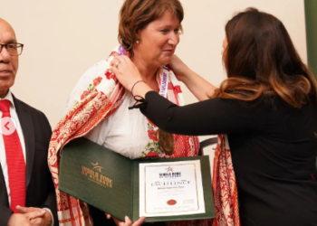 GALERIE. Profesoara din Oradea, Mirela Tanc, premiată în Parlamentul Britanic. A intrat în Cartea Mondială a Recordurilor pentru performanțele sale în educație