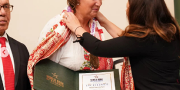 GALERIE. Profesoara din Oradea, Mirela Tanc, premiată în Parlamentul Britanic. A intrat în Cartea Mondială a Recordurilor pentru performanțele sale în educație