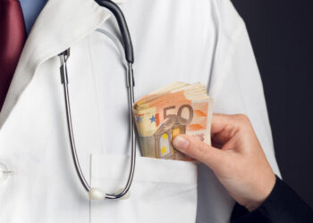 Percheziții la Oncologie. Șase medici oncologi, audiați  după ce ar fi cerut mită de la pacienți