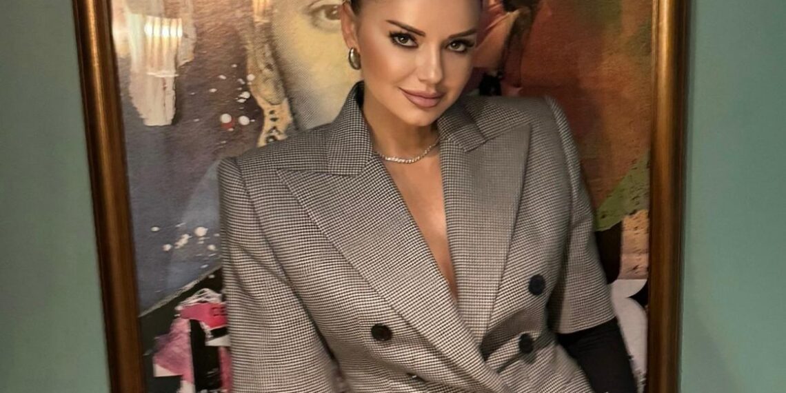 Cine e orădeanca Alina Păcurar care a cumpărat vila foștilor lideri comuniști cu 3,5 milioane lei