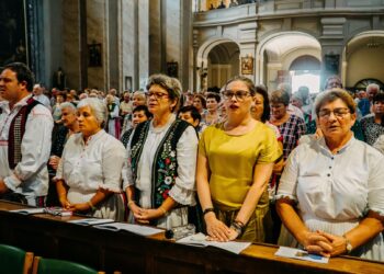 Credincioșii slovaci au cerut protecția cerească a Fecioarei Maria pentru familii, bolnavi și tineri la Maria Radna. Printre ei și deputatul Adrian Merka