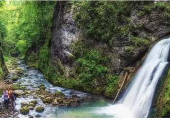 Se închide și Parcul Natural Apuseni. Lacăt și pe peșteri. Vizitarea obiectivelor turistice se va face doar contra cost