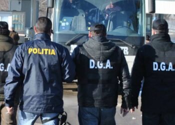 Percheziții la două instituții publice și cinci domicilii ale unor funcționari publici într-un dosar de corupție și fals informatic