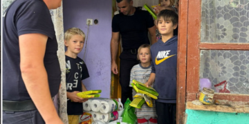 Drama unei mame cu 6 copii orfani pansată de pompierii din Săcueni