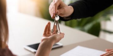 Acțiune în revendicare formulată de vânzător împotriva cumpărătorului şi subdobânditorului cu titlu particular | Jurisprudență ÎCCJ