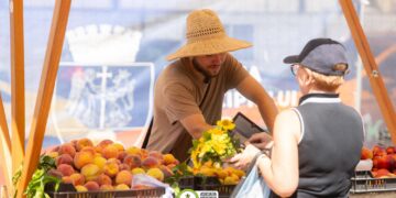 Piața volantă se deschide și miercuri în Piața Unirii. Puteți susține producătorii locali cumpărând de la ei