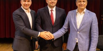 GALERIE. Doctorii Mohan și Bodog preiau comanda PSD Bihor. Marii absenți de la alegeri. Aurel Mohan: !”Să punem PSD pe harta organizațiilor care contează!!”. Sorin Grindeanu primit ca o vedetă