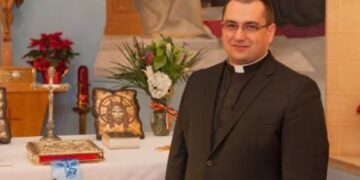 Preotul suspendat de Episcopia Greco-Catolică de Oradea, care a slujit în America, vrea să devină Președintele României