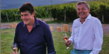 Actorul care a făcut carieră și în lumea vinului, Adrian Păduraru, din cramele boutique ale Bihorului, la degustare alături de orădeni