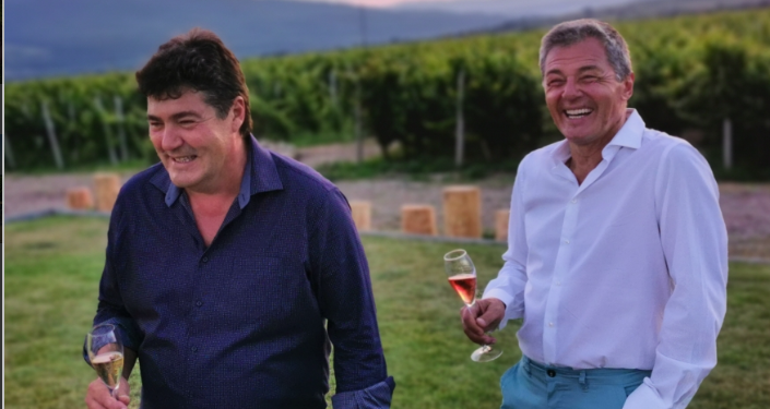 Actorul care a făcut carieră și în lumea vinului, Adrian Păduraru, din cramele boutique ale Bihorului, la degustare alături de orădeni