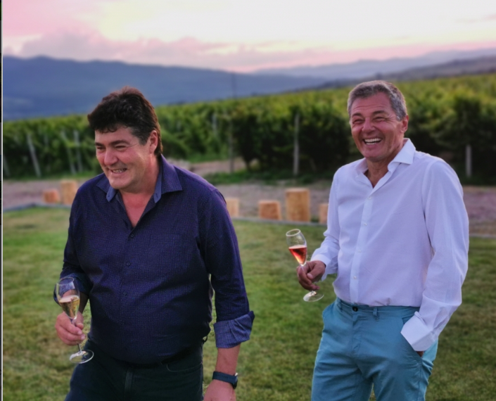 Actorul care a făcut carieră și în lumea vinului, Adrian Păduraru, din cramele boutique ale Bihorului, la degustare alături de orădeni