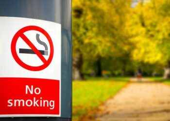 UE propune extinderea interdicției fumatului și în spațiile exterioare, inclusiv la terase