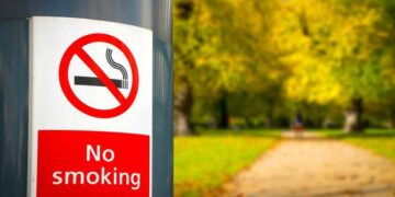 UE propune extinderea interdicției fumatului și în spațiile exterioare, inclusiv la terase