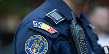 Fals polițist arestat după ce a sechestrat trei persoane într-un vehicul cu număr de înmatriculare fals