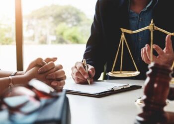 Acțiune în pretenții formulată de o unitate spitalicească împotriva casei de asigurări de sănătate având ca obiect contravaloarea serviciilor medicale realizate peste valoarea contractului