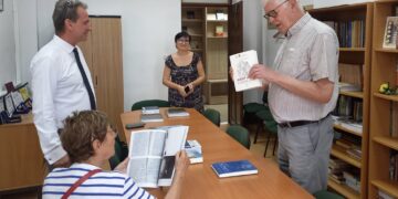 Profesorul Dennis Deletant impresionat de Universitatea din Oradea