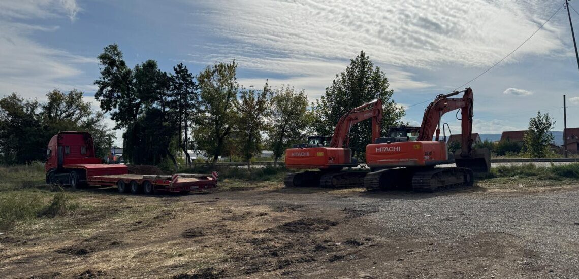 Încep lucrările la Parcul industrial Aleșd.Firmele care concesionează teren aici vor primi sprijin financiar de 3,8 milioane de euro, bani europeni