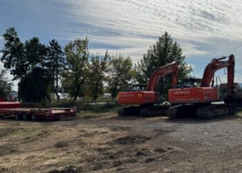 Încep lucrările la Parcul industrial Aleșd.Firmele care concesionează teren aici vor primi sprijin financiar de 3,8 milioane de euro, bani europeni