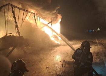 Azi noapte, un tir a ars ca o torță între Săbolciu și Săcădat