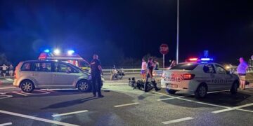 Accident între un autoturism și o motocicletă pe noua centură a Aleșdului la o zi după inaugurare. Impactul a fost puternic