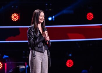 Alecsia Chirodea, coafeza din Brescia cu origini în Alesd, spectacol la Vocea României: „Ai cântat angelic!„