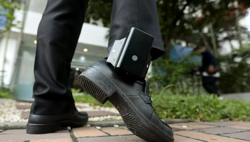 De azi, „bijuterii” montate de Poliția Română și pentru cei aflați sub control judiciari ori arest la domiciliu