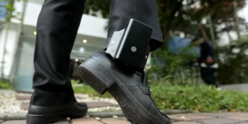 De azi, „bijuterii” montate de Poliția Română și pentru cei aflați sub control judiciari ori arest la domiciliu