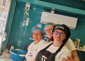 Se pregătesc de Festivalul Plăcintelor de la Briheni. Vedeta:„intorsura”, după rețeta din străbuni