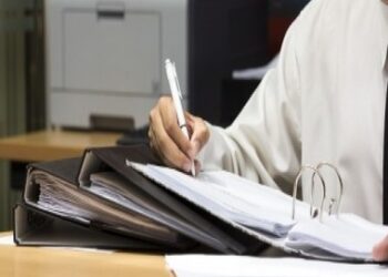 Decizia CCR: sunt hotărâri executorii hotărârile date în apel, dacă prin lege nu se prevede altfel, și hotărârile date în primă instanță, fără drept de apel, ori cele în legătură cu care părțile au convenit să exercite direct recursul