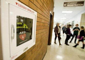 Defibrilatoare in zonele turistice intens tranzitate din Bihor pentru reducerea mortalității cauzate de stopul cardiorespirator