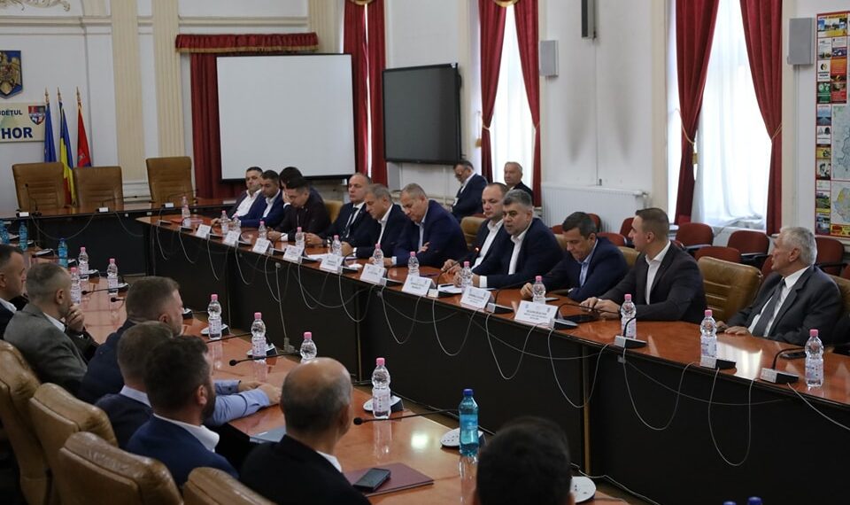 Ce garanții le-a dat premierul Ciolacu oamenilor de afaceri din Bihor. Liderul PSD: Mi-am notat cu atenție problemele ridicate azi…