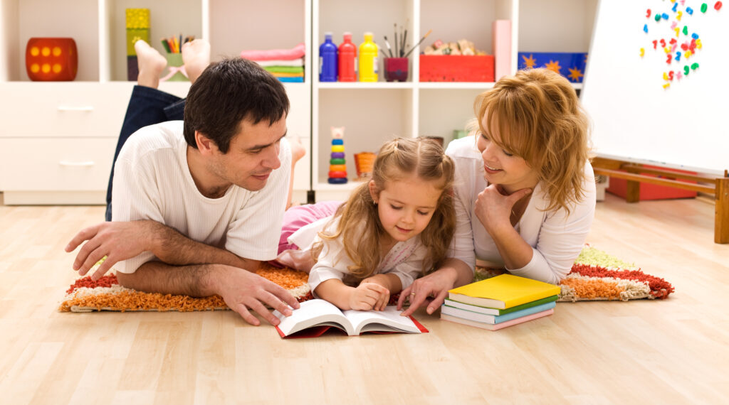 Reîntoarcerea la școală. E de dorit ca părinții să nu proiecteze mesaje care dau școlii o conotație negativă, de genul: „Gata cu distracția, începe școala!” În schimb, le putem spune: „În curând începe școala! Ce bine, o să înveți atâtea lucruri noi”, spune învățătoarea Magda Cojocea