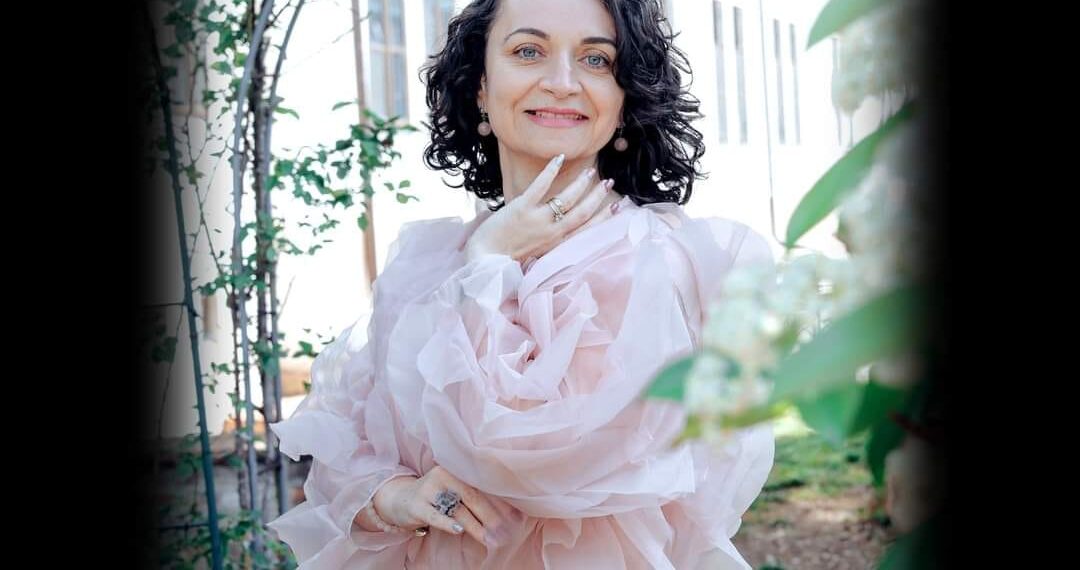 O iubită profesoară de la CN Octavian Goga Marghita începe anul școlar la catedra din Ceruri. Cristina Dutkas realizase un studiu despre efectul tehnicilor mindfulness aplicate la clasă pentru a diminua  stresul elevilor