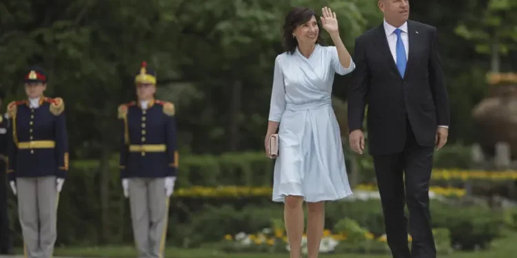 ICCJ:Iohannis trebuie dea înapoi statului 260.000 euro din chirii.A pierdut încă o casa