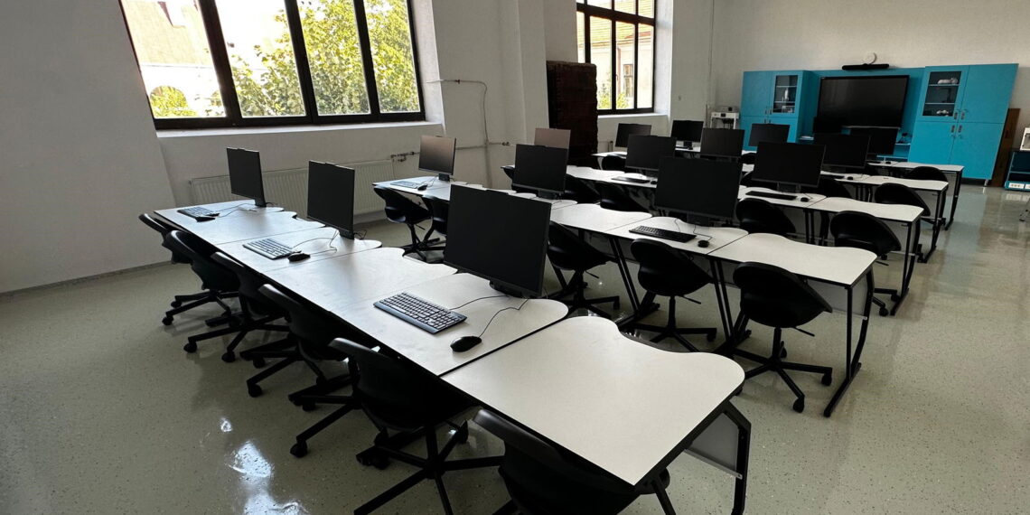 Revoluție digitală la Colegiul Național „Samuil Vulcan” Beiuș.Au inaugurat 2 SmartLab-uri