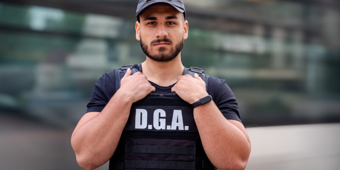 Ofițer de poliție – Serviciul de Investigare a Criminalității Economice, prins în flagrant în timp ce primea drept mită  2000 de euro