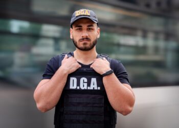 Ofițer de poliție – Serviciul de Investigare a Criminalității Economice, prins în flagrant în timp ce primea drept mită  2000 de euro