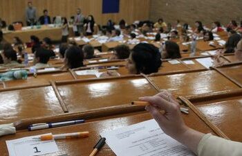 Peste 1800 de tineri își doresc să devină magistrați