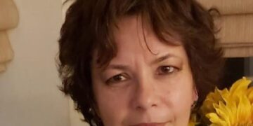 „Speranța nu urcă niciodată cu liftul” , cartea medicului-scriitor  orădean, Simona Mihuțiu, publicată în Spania la editura Círculo Rojo, prezentată la Institutul Cultural Român de la Madrid