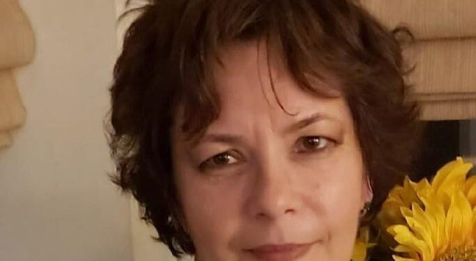 „Speranța nu urcă niciodată cu liftul” , cartea medicului-scriitor  orădean, Simona Mihuțiu, publicată în Spania la editura Círculo Rojo, prezentată la Institutul Cultural Român de la Madrid