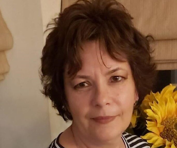 „Speranța nu urcă niciodată cu liftul” , cartea medicului-scriitor orădean, Simona Mihuțiu, publicată în Spania la editura Círculo Rojo, prezentată la Institutul Cultural Român de la Madrid