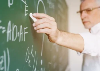 ÎCCJ a decis: cadrele didactice cu activități în regim de plată cu ora nu beneficiază de dreptul la concediu de odihnă plătit