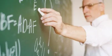 ÎCCJ a decis: cadrele didactice cu activități în regim de plată cu ora nu beneficiază de dreptul la concediu de odihnă plătit