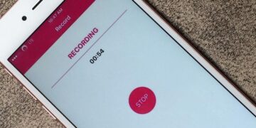 Înregistrările efectuate de părți sau de alte persoane, constituie mijloace de probă când privesc propriile convorbiri sau comunicări pe care le-au purtat cu terții sunt constituționale