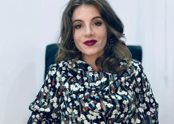 Cine e avocata care va participa la realizarea codului de conduită al AI