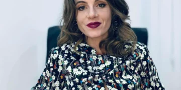 Cine e avocata care va participa la realizarea codului de conduită al AI