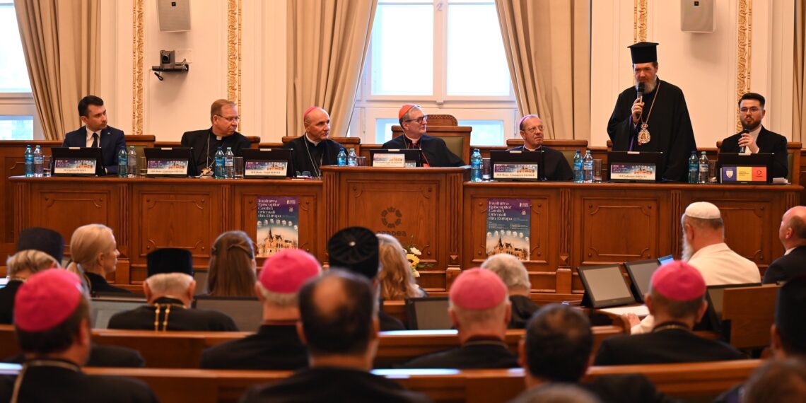 PS Episcopul Sofronie la intalnirea episcopilor catolici orientali din Europa care se tine la Oradea: Păstrând cu sfințenie ceea ce am moștenit, avem nădejdea unui viitor luminos în brațele lui Dumnezeu
